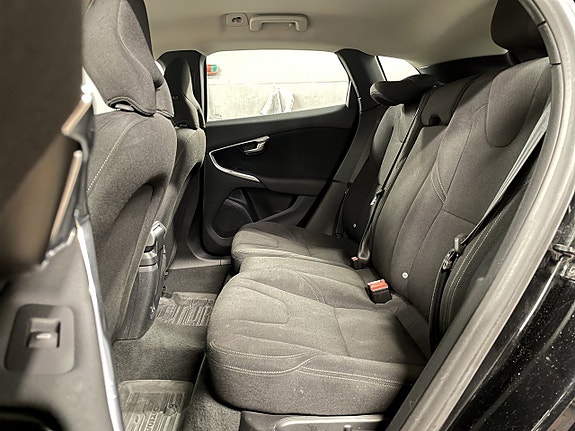 Volvo V40 Cross Country 11 of 13