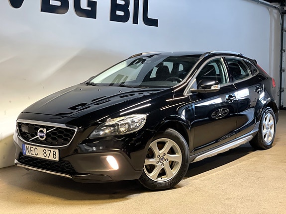 Volvo V40 Cross Country 2 of 5