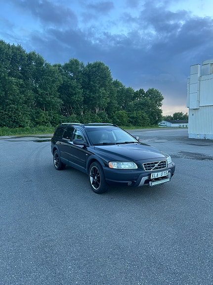 Volvo XC70 2 of 5
