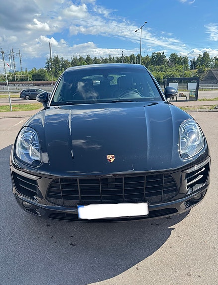 Porsche Macan S 2 of 5