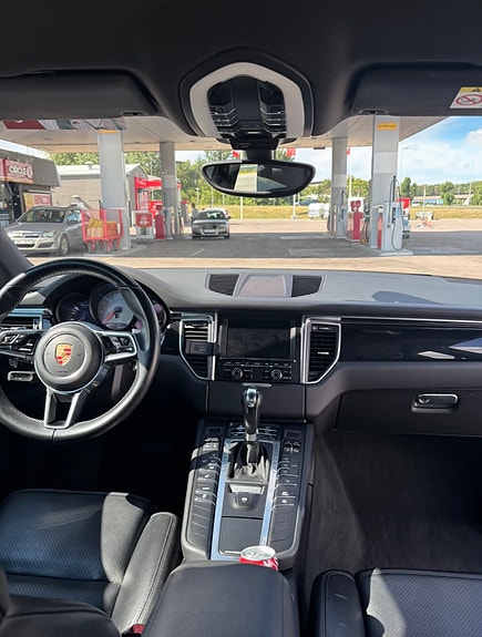 Porsche Macan S 3 of 5