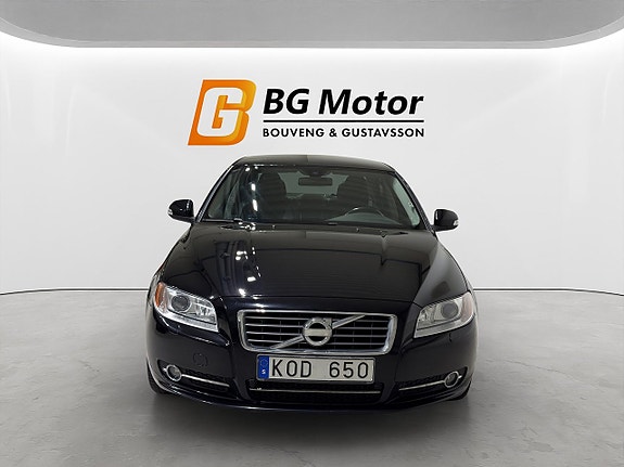 Volvo S80 2 of 5
