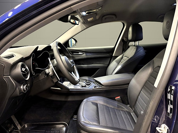 Alfa Romeo Stelvio 12 of 27