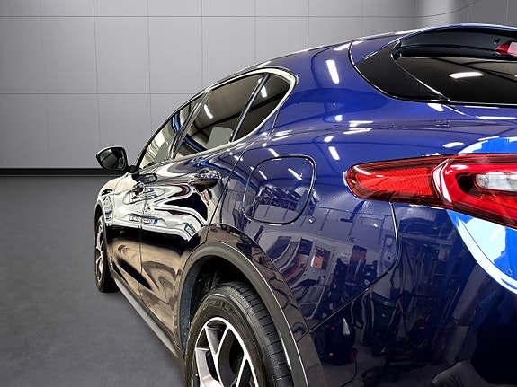 Alfa Romeo Stelvio 8 of 27