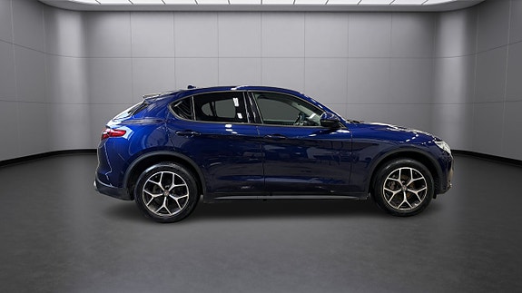 Alfa Romeo Stelvio 5 of 5