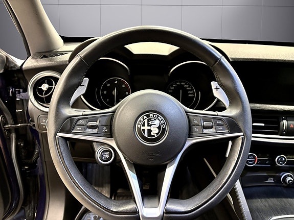 Alfa Romeo Stelvio 17 of 27