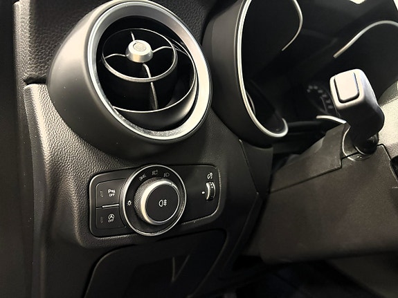 Alfa Romeo Stelvio 19 of 27