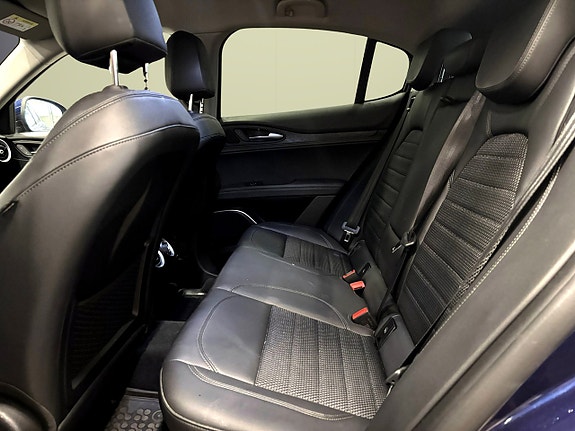 Alfa Romeo Stelvio 27 of 27