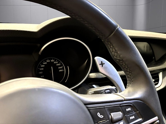 Alfa Romeo Stelvio 18 of 27