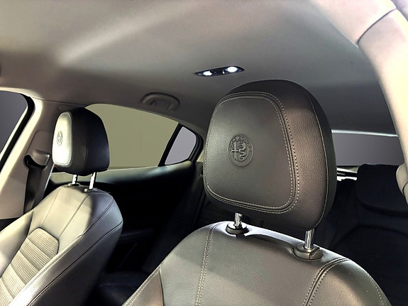Alfa Romeo Stelvio 16 of 27