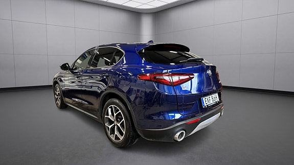Alfa Romeo Stelvio 3 of 5