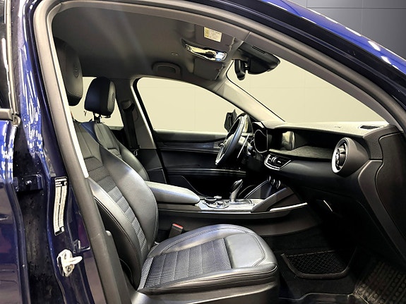 Alfa Romeo Stelvio 26 of 27