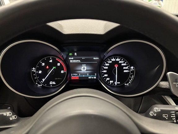 Alfa Romeo Stelvio 23 of 27