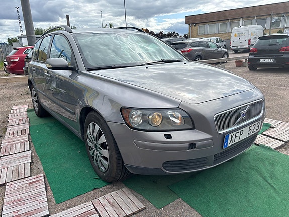 Volvo V50 2 of 5