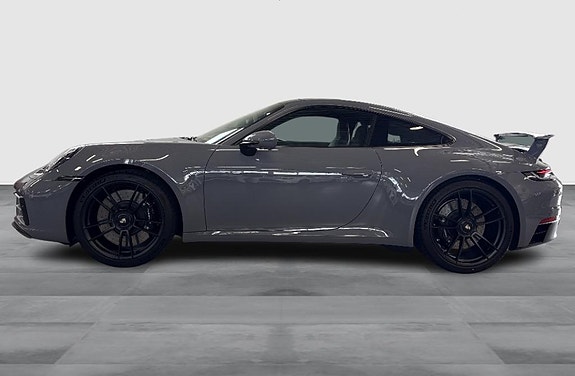 Porsche 911 Carrera GTS 3 of 5