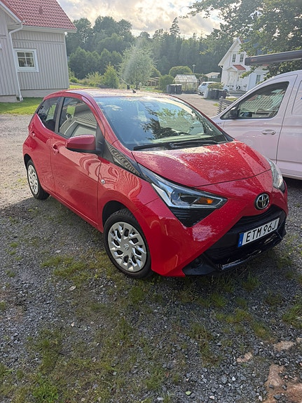 Toyota Aygo 2 of 5