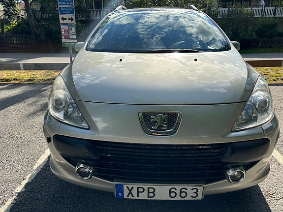 Peugeot 307 SW 2 of 5