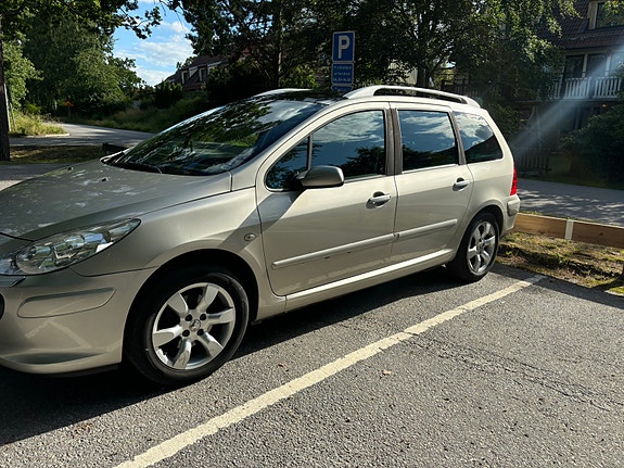 Peugeot 307 SW 3 of 5