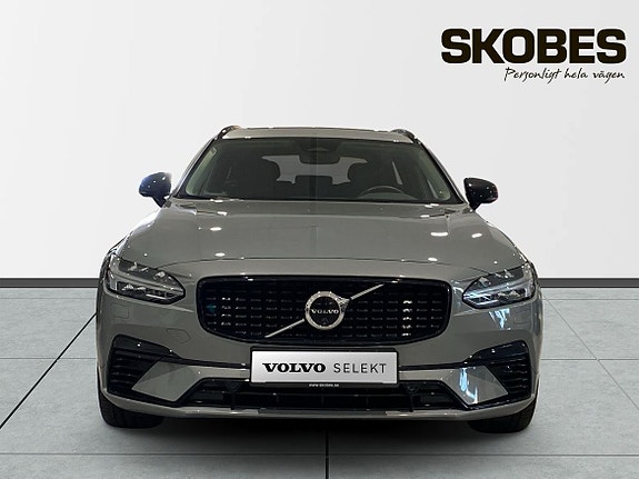 Volvo V90 2 of 24