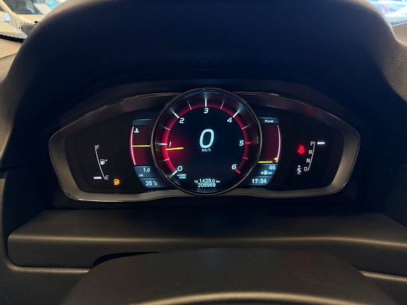 Volvo XC70 13 of 30