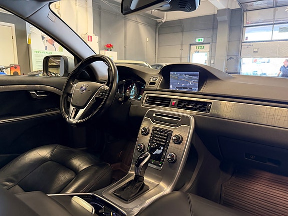 Volvo XC70 23 of 30