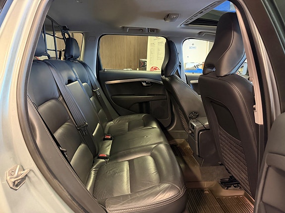 Volvo XC70 27 of 30
