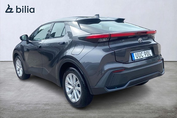Toyota C-HR 2 of 21