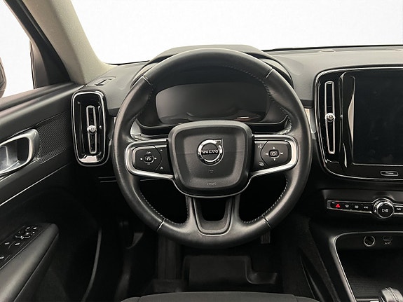 Volvo XC40 14 of 27