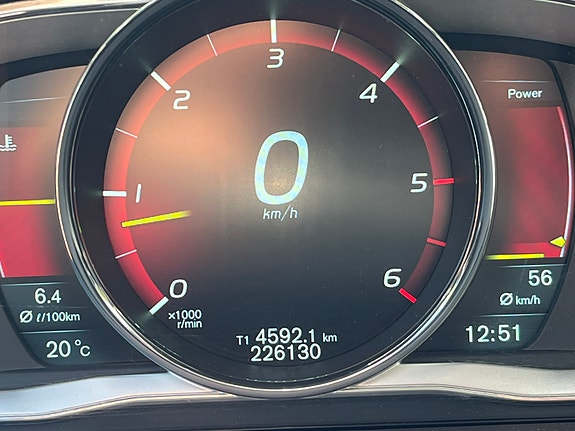 Volvo XC60 2 of 5