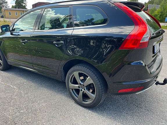 Volvo XC60 3 of 5