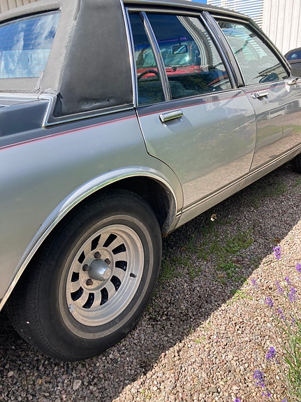 Chevrolet Caprice 3 of 5