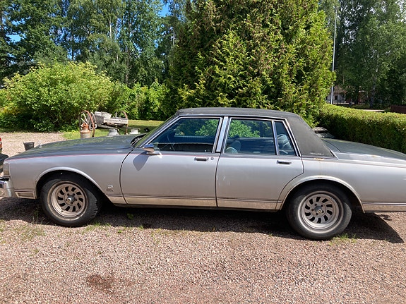 Chevrolet Caprice 4 of 5