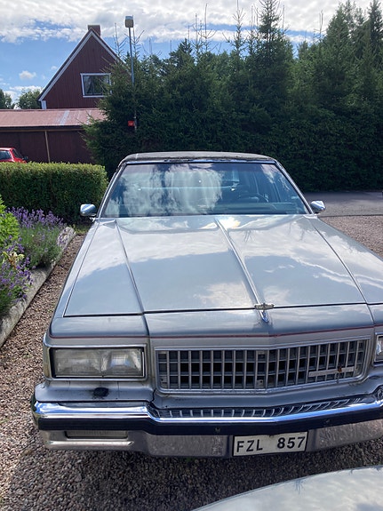 Chevrolet Caprice 2 of 5