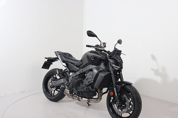 Yamaha MT-09 2 of 6