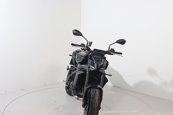 Yamaha MT-09 3 of 6