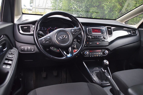 Kia Carens 7 of 21