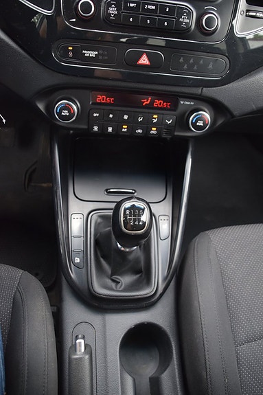 Kia Carens 13 of 21