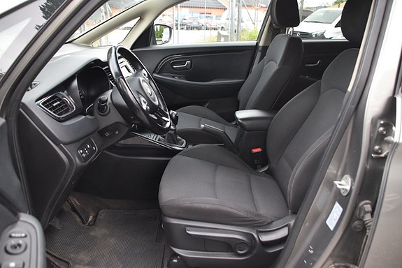 Kia Carens 8 of 21
