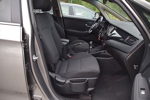 Kia Carens 9 of 21