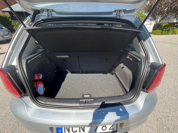 Volkswagen Polo 2 of 5