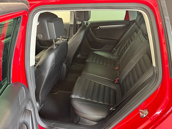 Volkswagen Passat 11 of 13