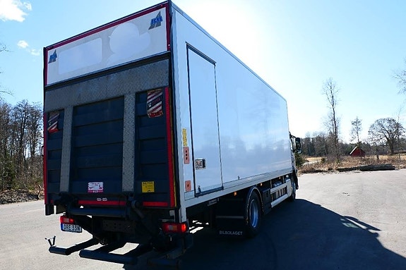 Volvo FM330 4x2 3 of 9