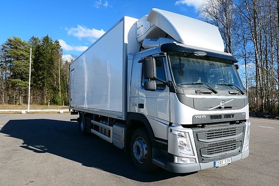 Volvo FM330 4x2 2 of 9