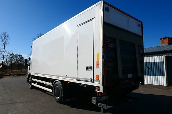 Volvo FM330 4x2 4 of 9