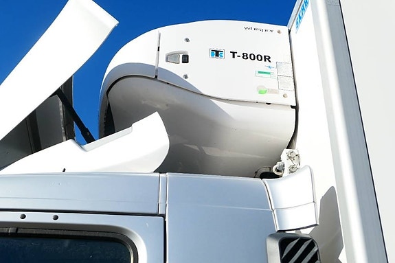 Volvo FM330 4x2 7 of 9