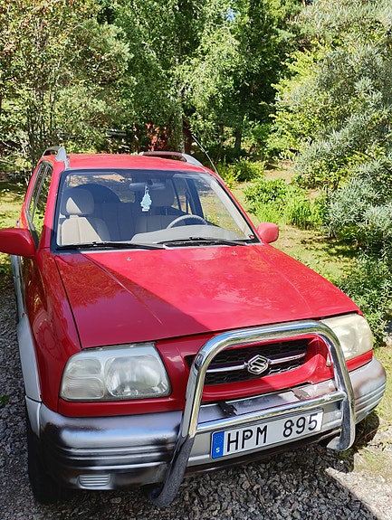 Suzuki Grand Vitara 2 of 5
