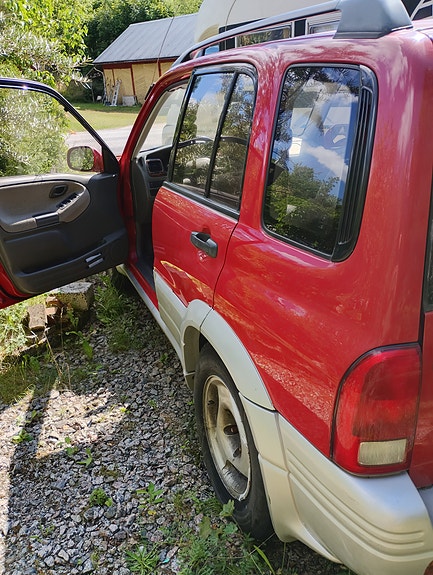 Suzuki Grand Vitara 3 of 5