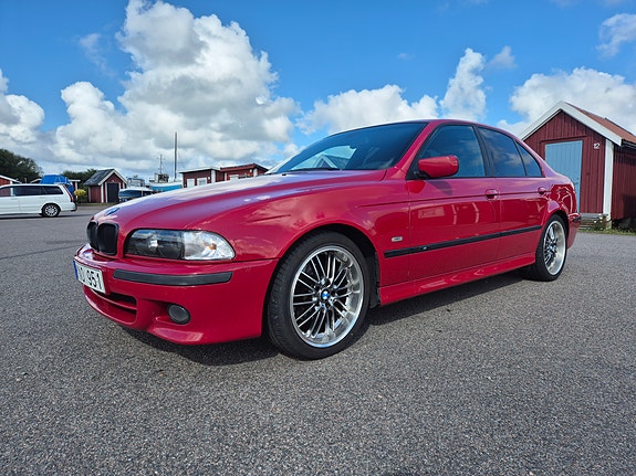 BMW 523i 2 of 5