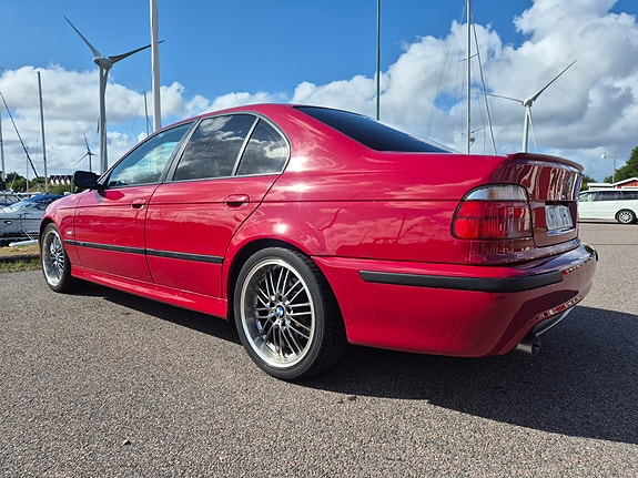 BMW 523i 4 of 5