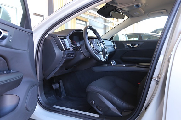 Volvo V60 Cross Country 4 of 5